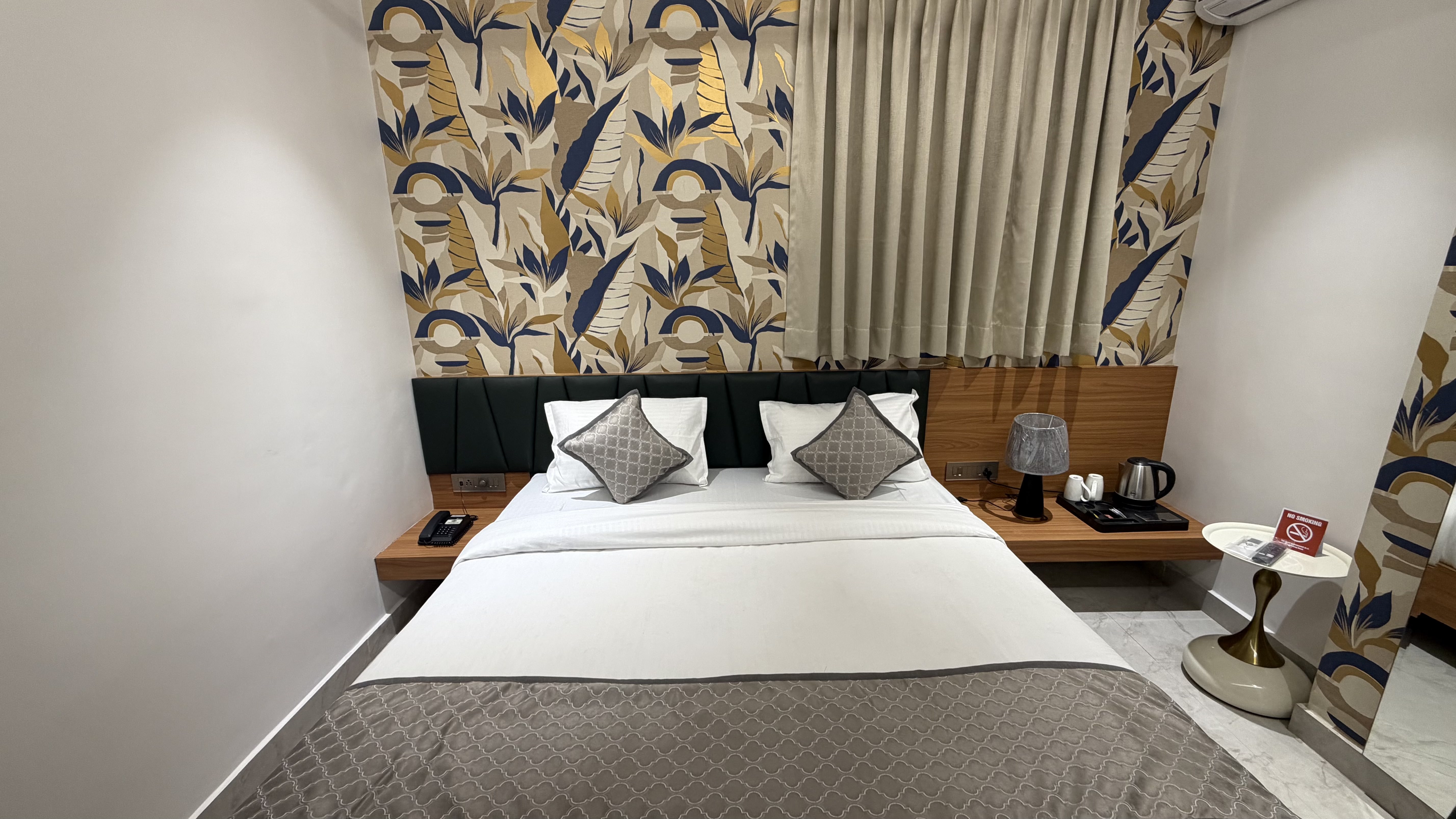 The Meridian Hotel 8